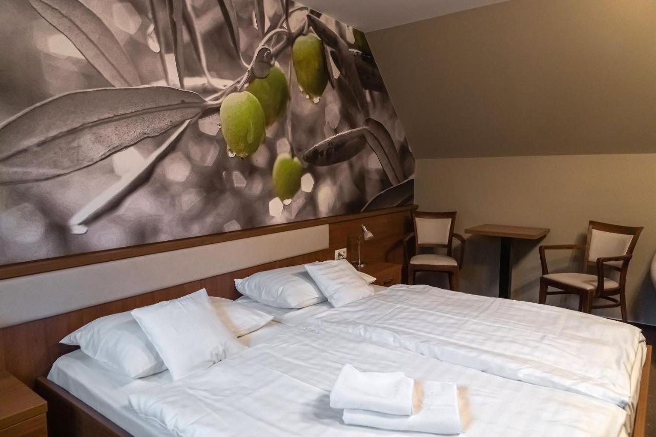 Oliva Hotel Veszprém Zewnętrze zdjęcie